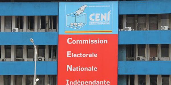La Ceni recoit les dossiers de candidatures au poste de gouverneur