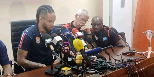 Hector Cúper en conférence de presse d'avant-match RDC-Maroc à Kinshasa 