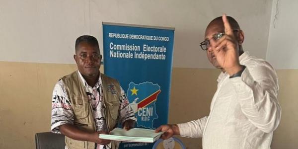 Élection du vice-gouverneur de Kinshasa: Gérard Mulumba dépose sa candidature à la CENI