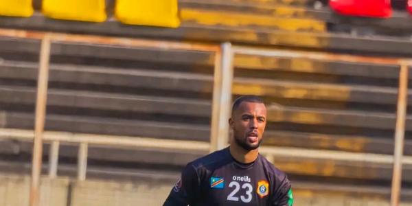 Le gardien international congolais Joël Kiassumbwa 
