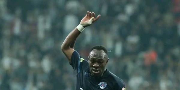 Jackson Muleka avec le maillot de Kasimpasa