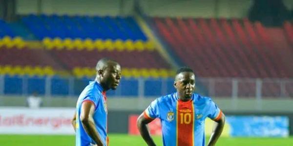 Edo Kayembe et Neeskens Kebano lors du match RDC-Gabon à Kinshasa 