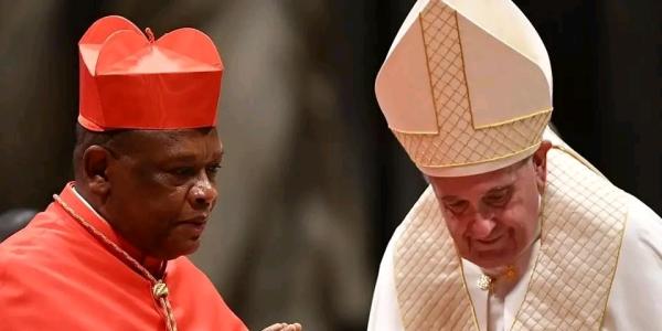 Le cardinal Fridolin Ambongo avec le Pape François 