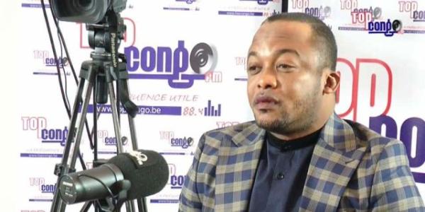 Dodo Kamba lors d'une intervention à Top Congo FM 