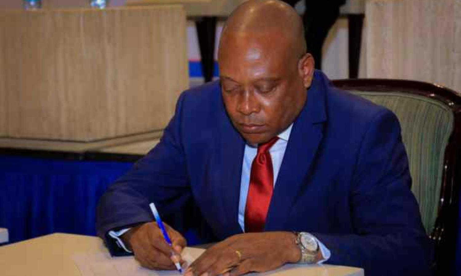 Steve Mbikayi