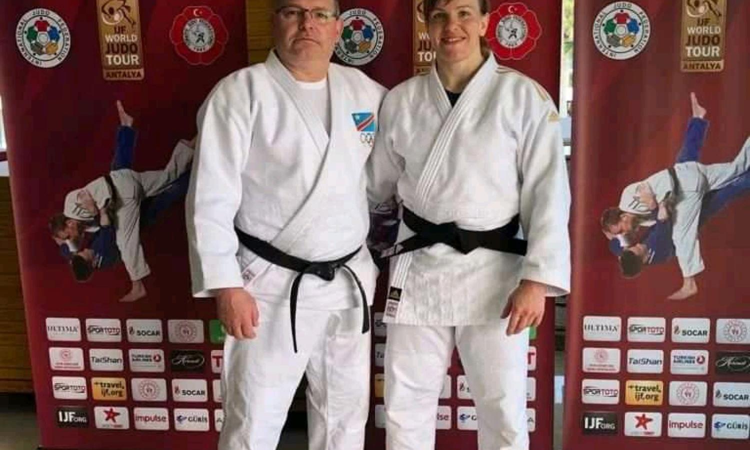 La judokate congolaise Marie Branser avec son entraîneur en Turquie  