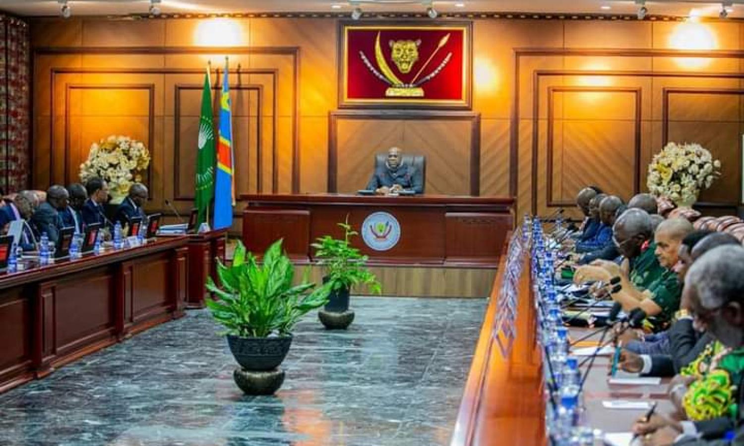 Le Président Félix Tshisekedi en réunion avec les membres de son gouvernement à Kinshasa 