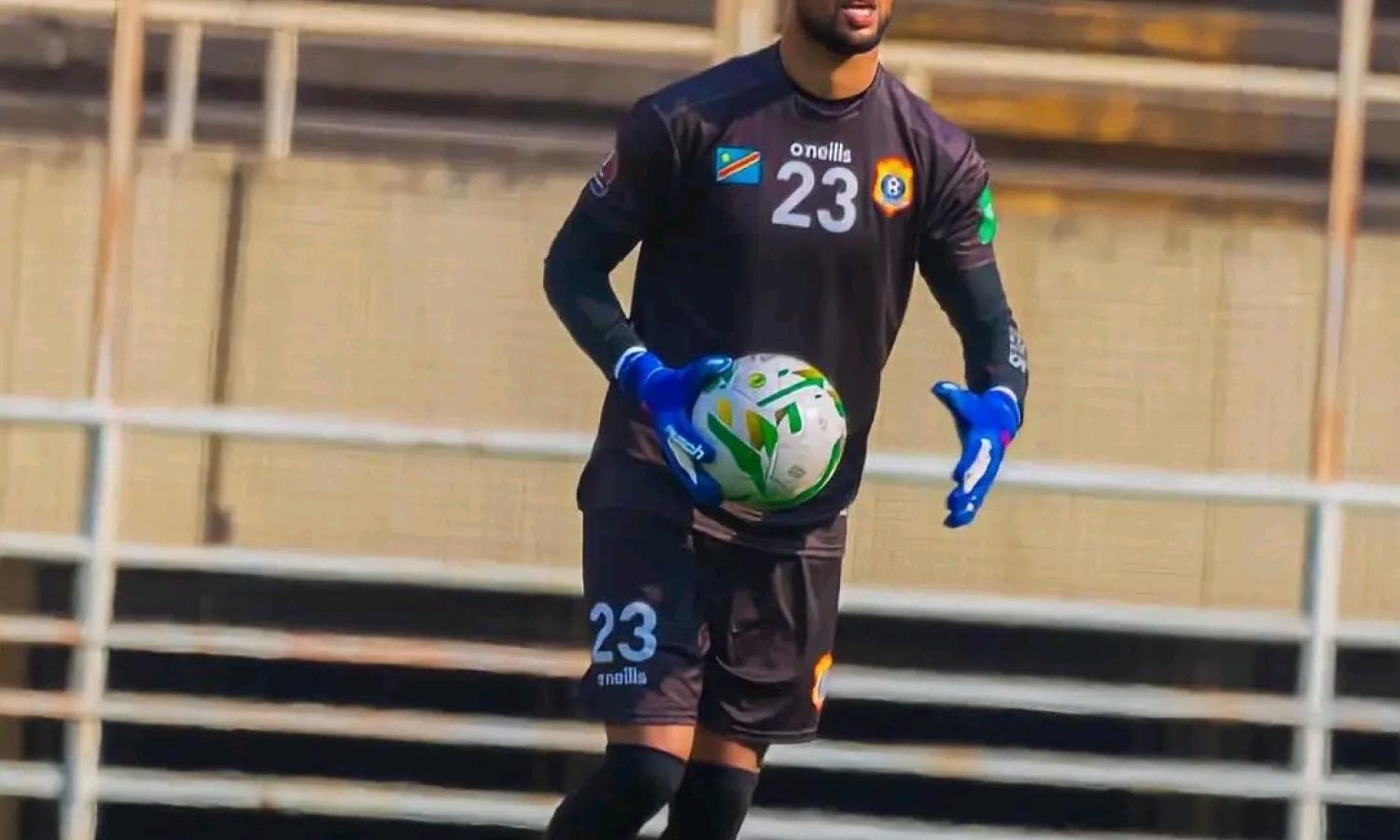Le gardien international congolais Joël Kiassumbwa 