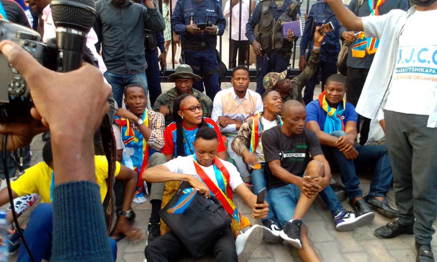 Plusieurs mouvement citoyens ont manifesté devant le siège de l'ambassade du Rwanda à Kinshasa