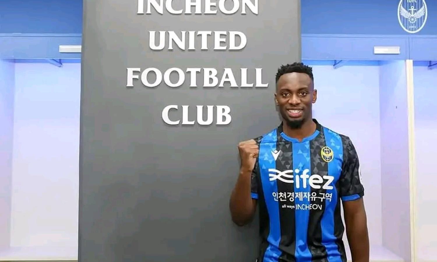 Paul-José Mpoku lors de sa présentation au club Incheon United en Corée du Sud