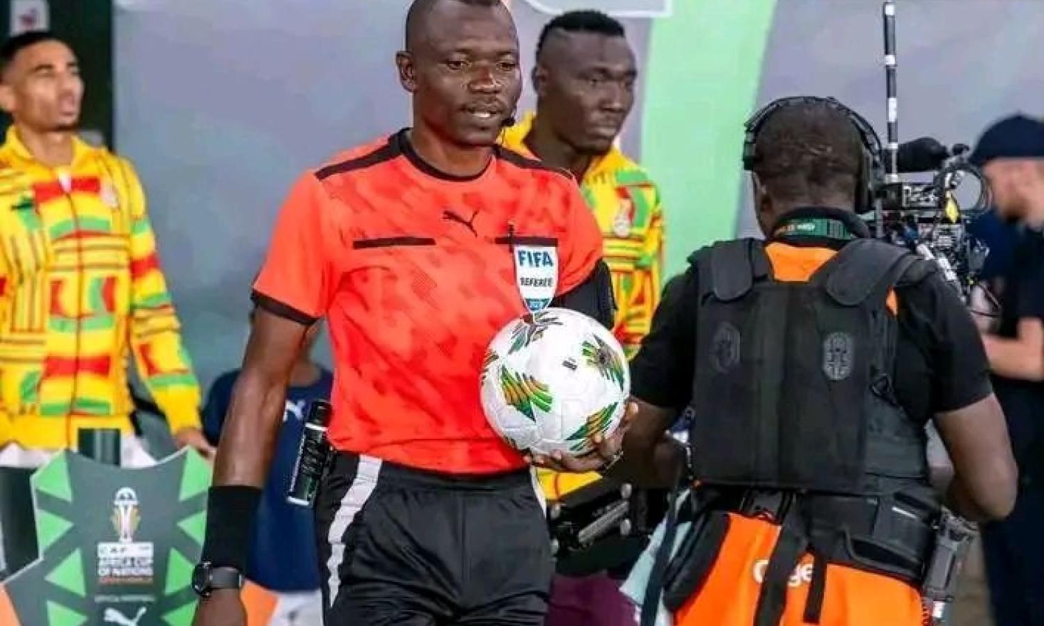 L'arbitre congolais Jean-Jacques Ndala lors d'un match de la CAN Côte d'Ivoire 2023